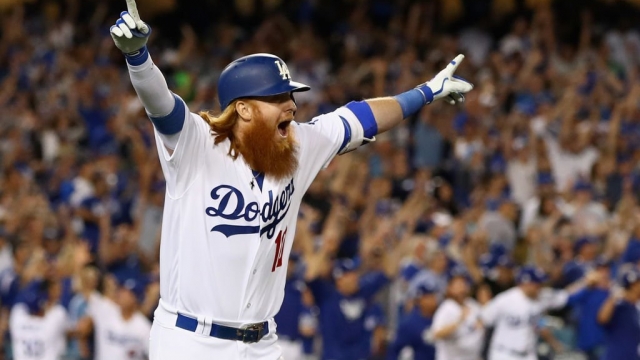 Justin Turner hits humongous walk-off home run to give Dodgers a 2-0 lead over the Cubs