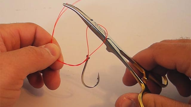 Video Pro Tip: Use Your Hemostat to Tie a Clinch Knot